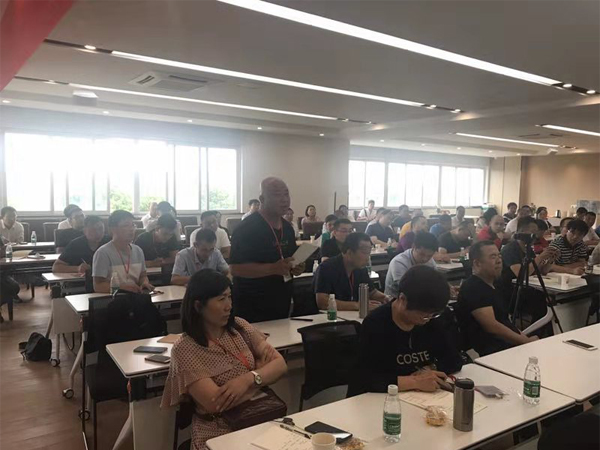 第九期《飼料效益提升與技術(shù)創(chuàng)新班》探討飼料企業(yè)轉(zhuǎn)型升級(jí)之路！